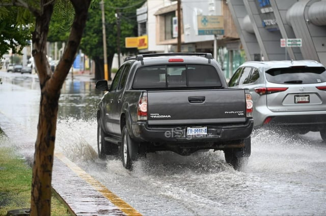 Lluvias alcanzan los 59.8 milímetros; atienden sectores anegados en Torreón