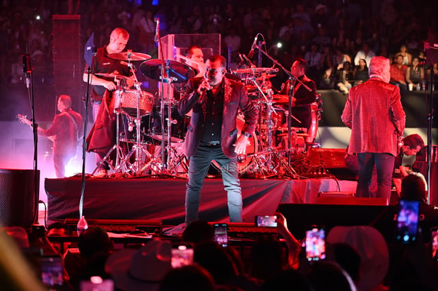 Noche de Romanticismo en el Coliseo Centenario