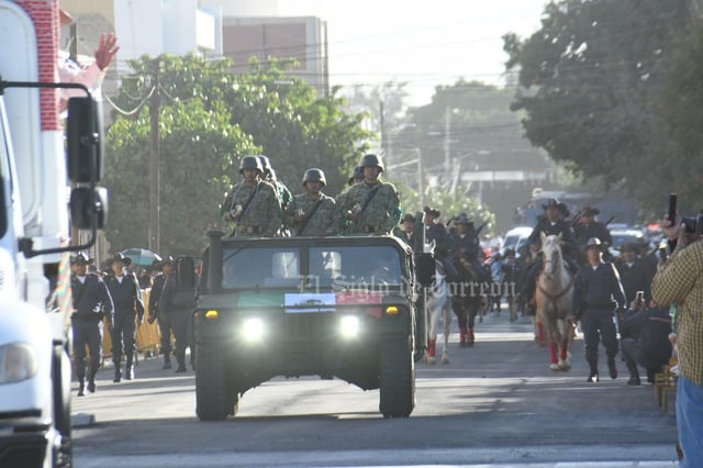 Desfile cívico militar por el 114 aniversario de la Revolución Mexicana