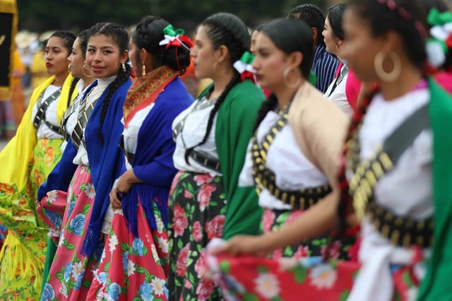 Desfile de aniversario de la Revolución Mexicana en Ciudad de México