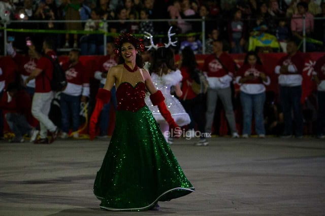 Caravana Coca Cola ilumina la Plaza Mayor de Torreón