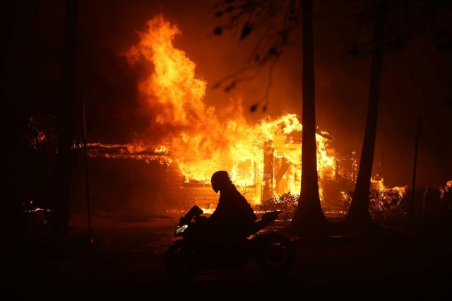 Incendio forestal en Pacific Palisades en Los Ángeles