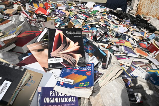 Biblioteca de UVM se convierte en recicladora tras vender lote particular