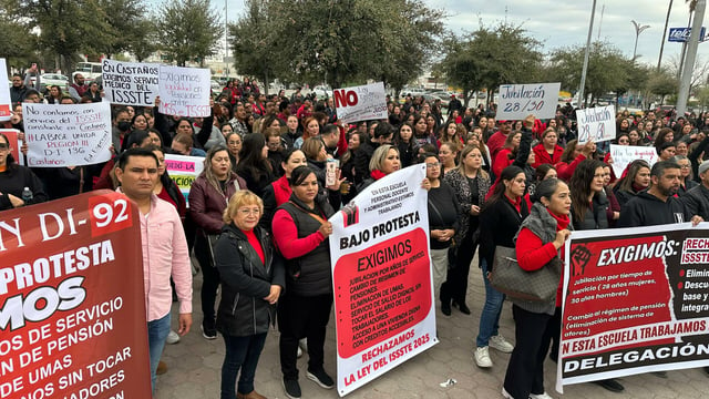 Maestros protestan en Monclova contra reforma a la Ley del ISSSTE 2025