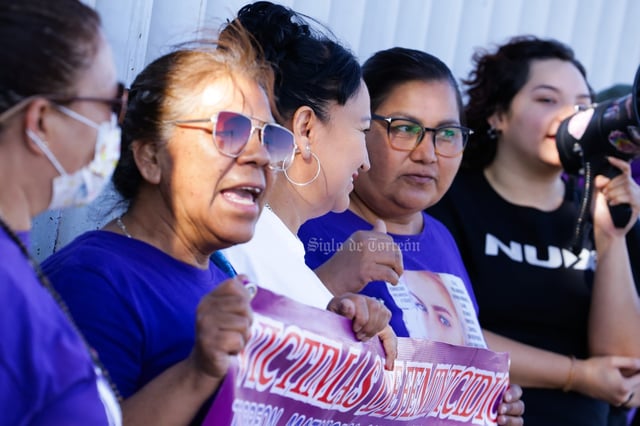 Familias de víctimas de feminicidio toman edificio Coahuila Familias de víctimas de feminicidio toman edificio Coahuila