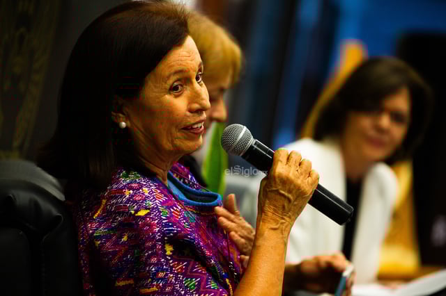Julie Ibarra Rossow y Elizabeth Pérez Alemán presentan libro Las reinas del charco'