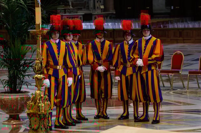 Guardia Suiza Pontificia, entre encargados de la seguridad del cónclave
