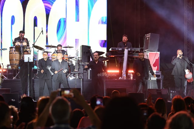 Mamás laguneras viven noche de amor y cumbias con Edith Márquez y Tropicalísimo Apache Mamás laguneras viven noche de amor y cumbias con Edith Márquez y Tropicalísimo Apache