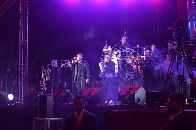 Mamás laguneras viven noche de amor y cumbias con Edith Márquez y Tropicalísimo Apache Mamás laguneras viven noche de amor y cumbias con Edith Márquez y Tropicalísimo Apache