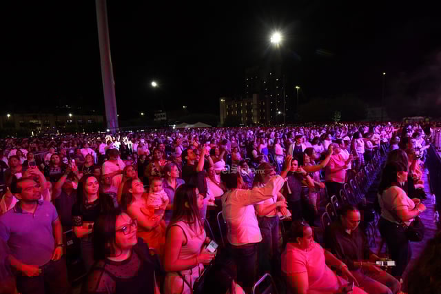 Mamás laguneras viven noche de amor y cumbias con Edith Márquez y Tropicalísimo Apache Mamás laguneras viven noche de amor y cumbias con Edith Márquez y Tropicalísimo Apache