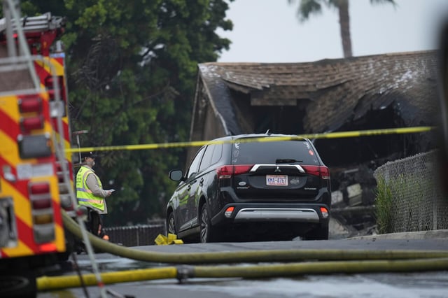 Mueren varias personas al estrellarse avioneta en San Diego; destruye viviendas y vehículos Mueren varias personas al estrellarse avioneta en San Diego; destruye viviendas y vehículos