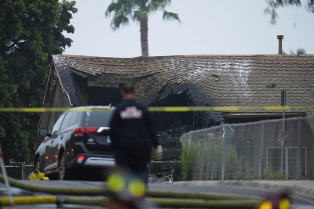 Mueren varias personas al estrellarse avioneta en San Diego; destruye viviendas y vehículos Mueren varias personas al estrellarse avioneta en San Diego; destruye viviendas y vehículos