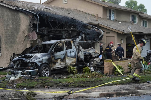 Mueren varias personas al estrellarse avioneta en San Diego; destruye viviendas y vehículos Mueren varias personas al estrellarse avioneta en San Diego; destruye viviendas y vehículos