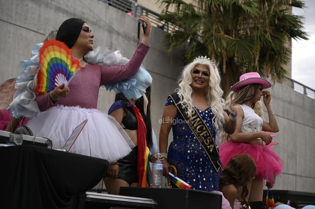 Cientos toman las calles para celebrar el Día del Orgullo LGBTI Cientos toman las calles para celebrar el Día del Orgullo LGBTI