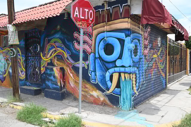 Artistas gomezpalatinos llenan de arte urbano al barrio de Santa Rosa