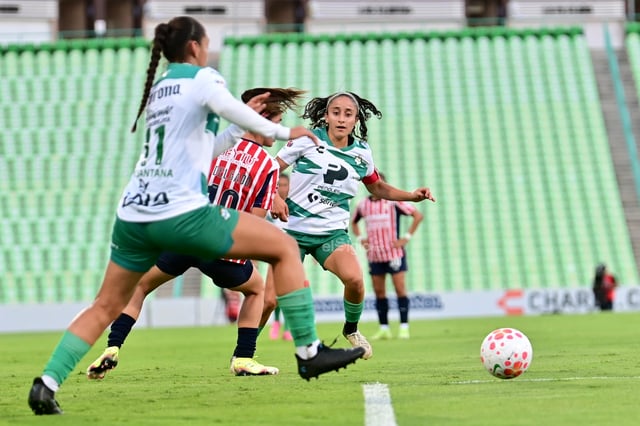 Extra, Extra... Ganan las Guerreras a Chivas en el Estadio Corona