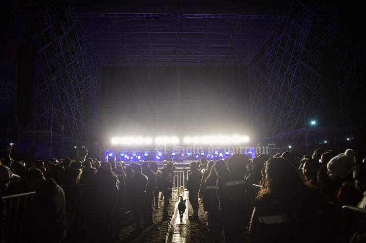 Desorganización marca concierto de Julión Álvarez en vado del Río Nazas