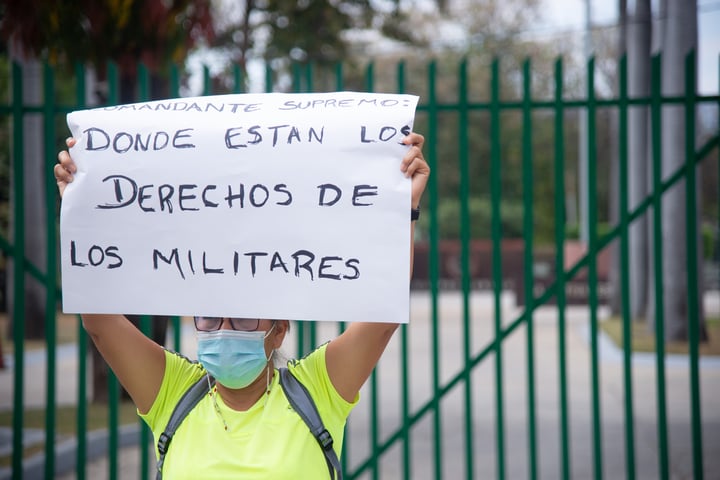 Marchan en defensa de soldados encarcelados 'por cumplir con su deber' en México