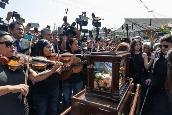 Homenajean a Paquita la del Barrio en ‘Casa Paquita’