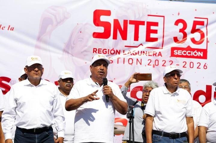 ‘Ya estuvo suave de amanecer pasivos’, dicen maestros en marcha por Día del Trabajo