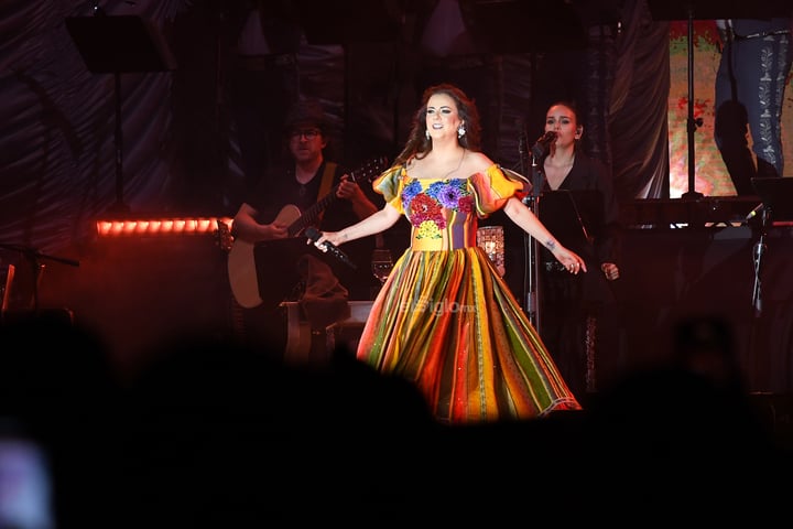 Mamás laguneras viven noche de amor y cumbias con Edith Márquez y Tropicalísimo Apache