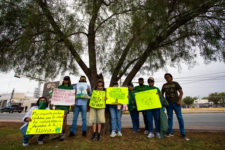 Manifestación contra retiro de árboles por la obra Abastos-Independencia