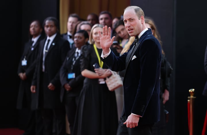 Príncipe William llega sin compañía la ceremonia de los BAFTA