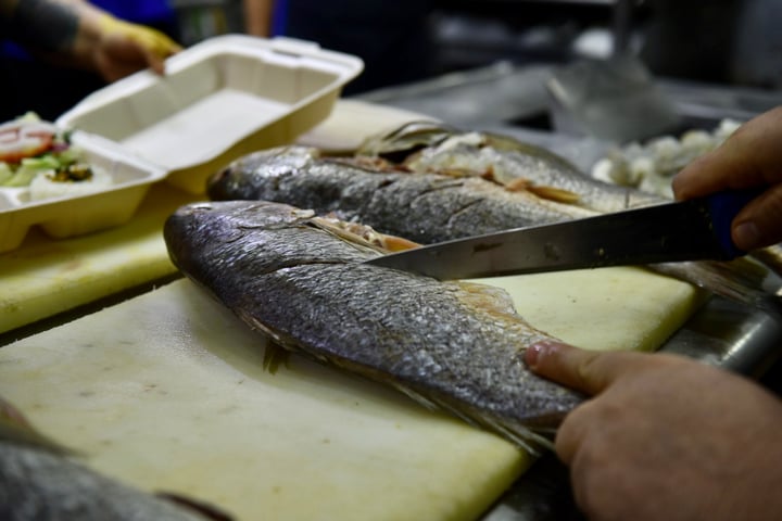 Preparación de pescado. (ARCHIVO)
