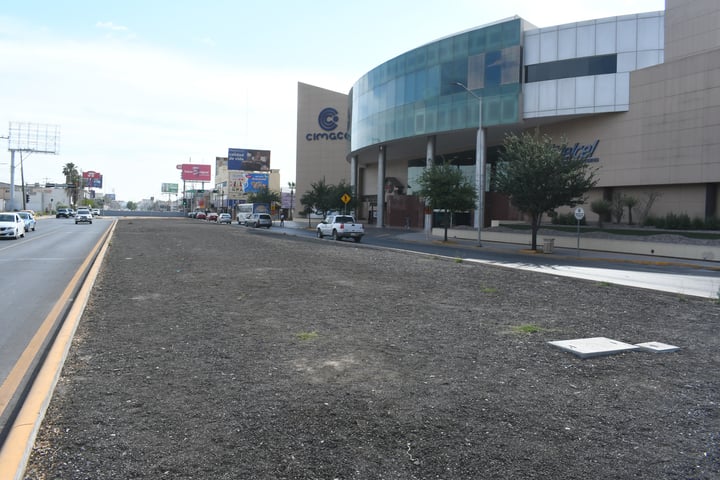 Según el proyecto, se pretende construir nueve locales en el terreno frente a Plaza Cuatro Caminos.
