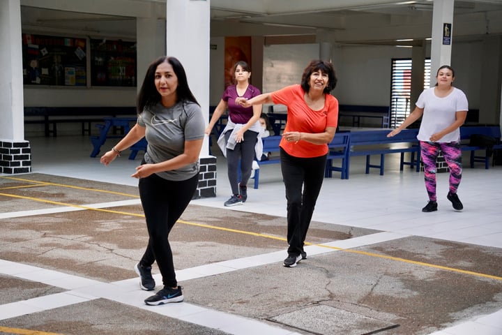 Peñoles promueve la salud a través de un taller de baile