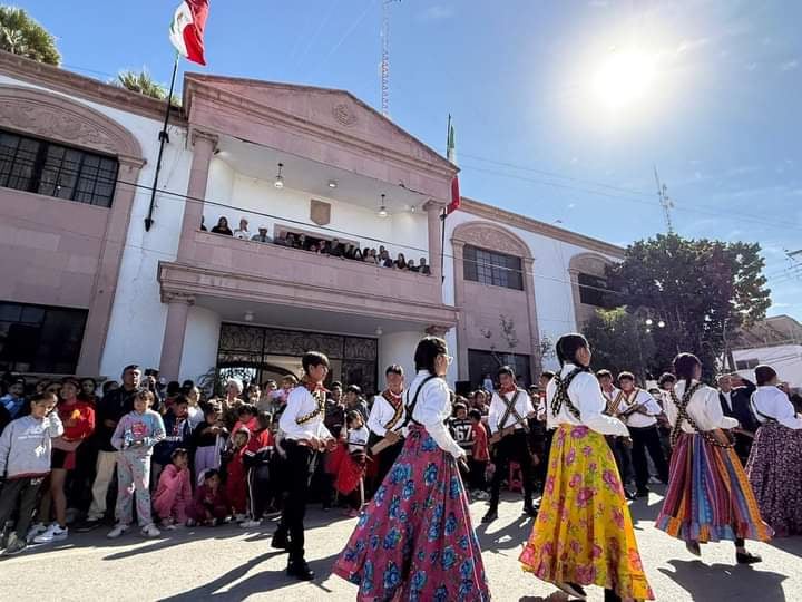 Autoridades de San Pedro encabezaron el desfile de la Revolución