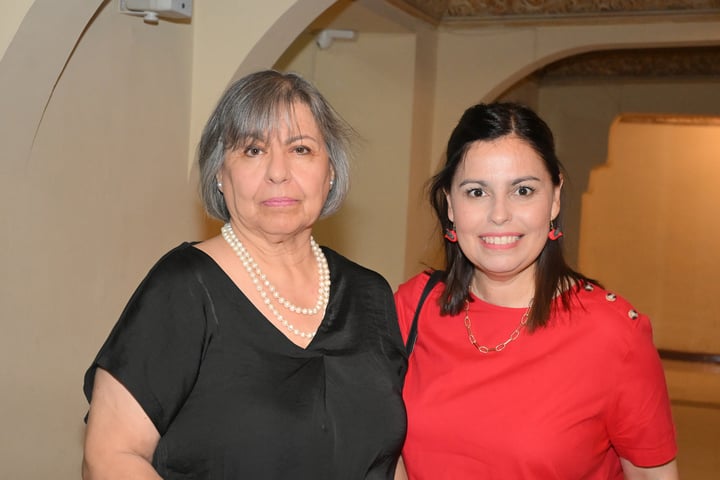 Rosa Dalia Aguirre y María Morales.