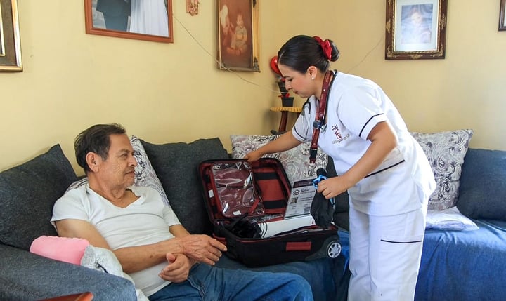 Salva programa “Salud Casa por Casa” la vida de un adulto mayor en Torreón