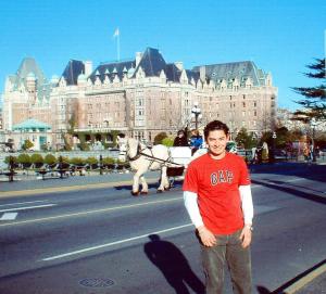 El lagunero José Raúl García Soto cambió su residencia hace dos meses a Victoria Canadá donde cursa sus estudios en inglés.