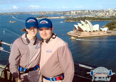 Odila Vargas Villarreal y Faruk  Fernández González, captados en su luna de miel frente al Opera House en Sidney, Australia