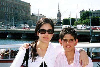 Salua y Luis Juan-Marcos Apess, captados en un paseo por las calles de Estocolmo, Suecia, donde visitaron los puntos mas importantes de aquella ciudad del continente europeo