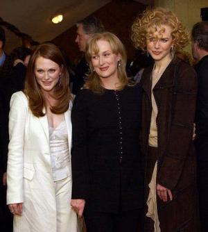 De izq. Julianne Moore, mejor actriz dramática (FAR FROM HEAVEN), Diane Lane, mejor actriz dramática (UNFAITHFUL) y Nicole Kidman, mejor actriz dramática (THE HOURS)