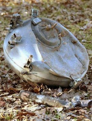 Los restos humanos y decenas de fragmentos del siniestrado Columbia fueron encontrados en las últimas horas en zonas de Texas y Louisiana, incluido un casco y la identificación en la ropa del comandante del transbordador, Rick Husband.