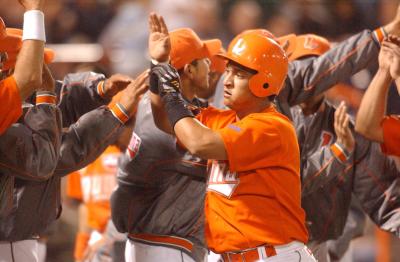 Noche redonda vivieron los Vaqueros en el Revolución al derrotar 5 a 1 a los acereros de Monclova en su primer juego del año 2003.