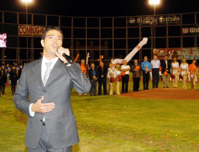 El Estadio Revolución lució un lleno total, reuniéndose alrededor de siete mil laguneros.