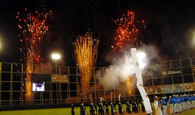 La ceremonia fue presidida por Enrique Martínez y Martínez, Gobernador del Estado de Coahuila; Guillermo Anaya Llamas, alcalde de Torreón; Raúl González, presidente de la Liga Mexicana de Beisbol; José Antonio Mansur, presidente del Club Vaqueros de La Laguna; Ricardo Martín Bringas, directivo del club, así como otros directivos e invitados especiales.