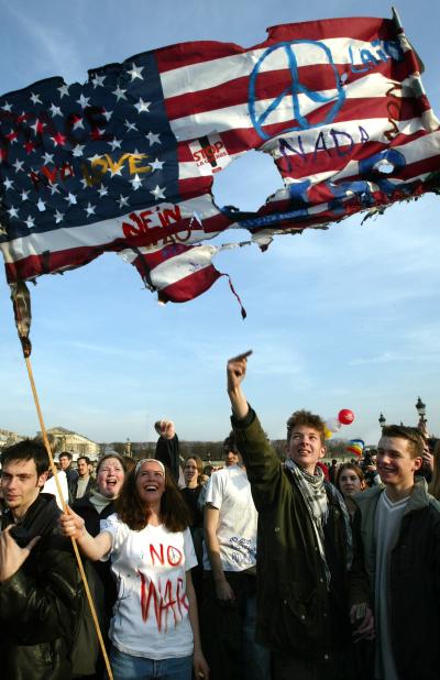 Miles de personas alrededor del mundo participaron  en manifestaciones para mostrar su rechazo a la campaña militar de Estados Unidos iniciada este jueves contra Iraq.