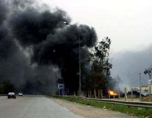 En la ciudad de Nasiriya, unos 350 kilómetros al sureste de Bagdad, sigue firme la resistencia a pesar de los intensos ataques con metralletas, artillería pesada y un helicóptero Cobra.