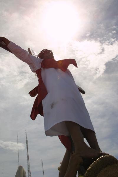 Por fortuna no se registraron ilícitos en perjuicio de los católicos que acudieron desde temprana hora a visitar el santuario del Cristo de las Noas, a fin de conseguir buen lugar y presenciar la Pasión y Muerte de Jesús, señaló.