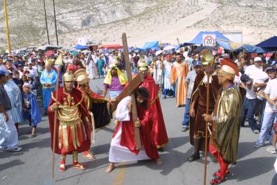 El Cristo de las Noas se ha convertido por tradición en el centro de reunión de miles de peregrinos que buscan un encuentro con Dios.