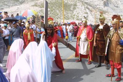 “En las circunstancias actuales, la oración de este día es por la paz. Que el saludo pascual que vamos a recibir el próximo domingo: 'La paz les dejo, la paz les doy', pues que esa conciliación se haga realidad y que en el mundo, en nuestras familias y en lo personal vivamos siempre en paz”.