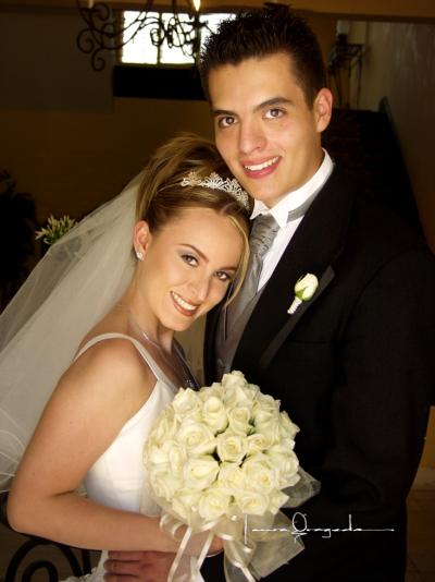 Lic. Ángel Antonio Carrillo Romero y Lic. Ruth Ivonett Monroy contrajeron matrimonio en la parroquia de La Sagrada Familia el tres de mayo de 2003