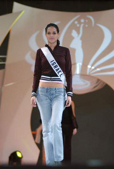 Miss Silvan Klein, Miss israel 2003.  Las bellezas modelan creaciones de la diseñadora Sara Bassan