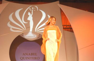 Katerina Smrzova, Miss República Checa durante el defile celebrado en el Hotel Panamá