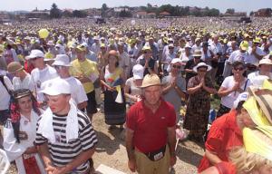 En Banja Luka, la capital de la república serbia de Bosnia, ante más de 50.000 personas que asistieron a la beatificación del laico Ivan Merz, Juan Pablo II imploró el perdón por los daños que han hecho los católicos en Bosnia, pidió el perdón recíproco entre las diferentes etnias y aseguró que sólo en un clima de reconciliación se podrá construir un futuro de paz en esta martirizada zona de los Balcanes.